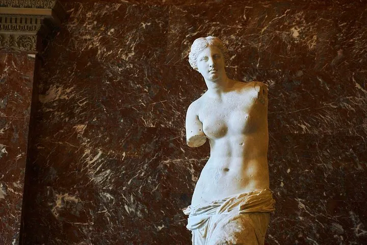 Louvre: Private Tour in English & Chinese