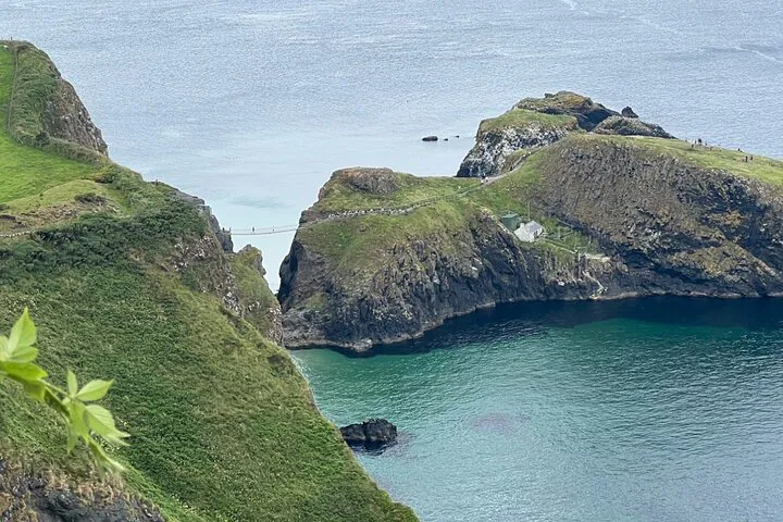 Uncover Belfast's Gems: Giants Causeway & Game of Thrones Tour in Luxury