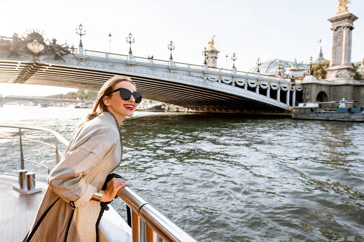 Discover Paris: Old Town Stroll & Seine River Cruise!