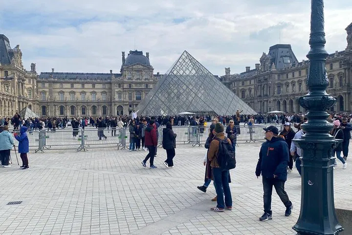 Paris Private Chauffeur Tour: See Paris in Style!