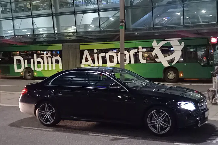 Effortless Dublin to Center Parcs Transfer: Luxury Private Car Service