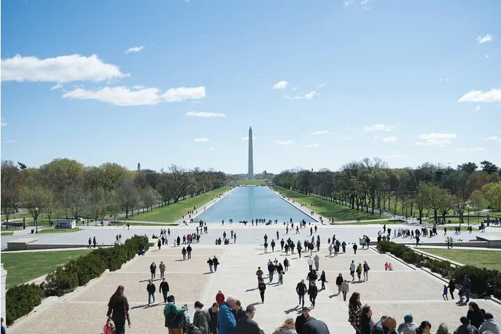 Discover DC's Splendor: A Luxurious Private Limo Tour