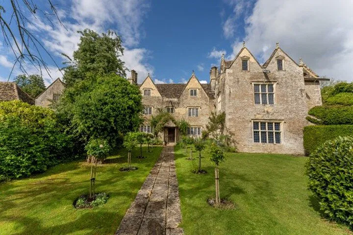 Paddle to Kelmscott Manor: Canoe, Tea & History
