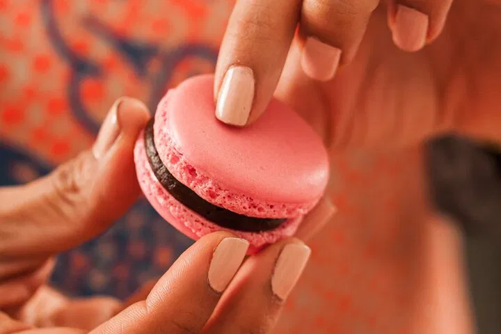 Master the Art of Macarons Near the Eiffel Tower!