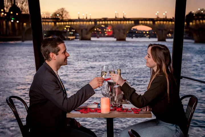 Paris Seine Dinner Cruise: Champagne, Window Seat & Eiffel Views