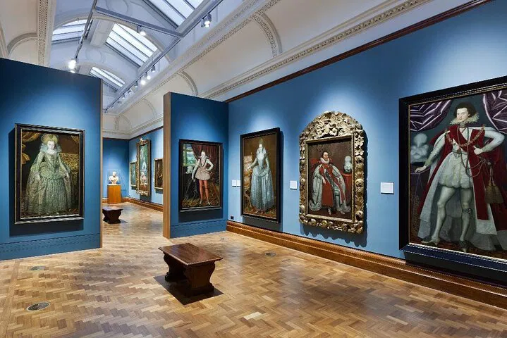 London's Art Scene: An Immersive Gallery Tour with a Fun Local Guide
