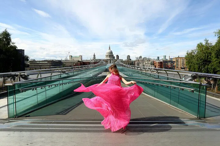 London Millennium Bridge Photoshoot: Capture Iconic Moments