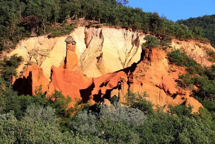 Provence Charm: Gordes, Roussillon & Lourmarin Day Tour