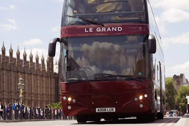 Indulge in London's Charm: A Luxurious Bus Tour with Gourmet Delights