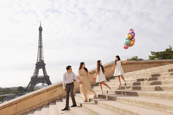 Paris Vacation Photoshoot: Capture Your Dream Trip!