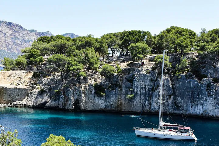 Explore Marseille: Aix-en-Provence & Cassis Shore Excursion