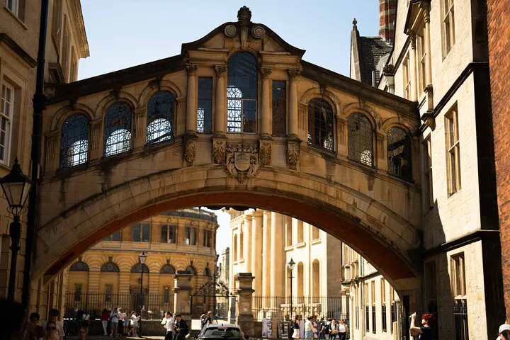 Discover Oxford's Secrets: An Exclusive Alumni-Guided Walking Tour