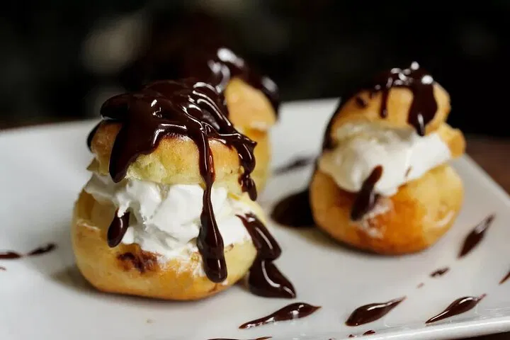 Paris Pastry & Chocolate Tour: Sweet Treats Await!