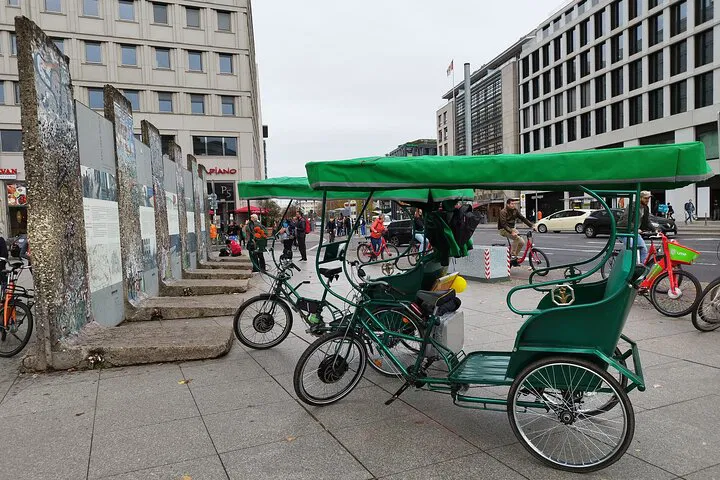 Berlin Rickshaw Ride: Historical Highlights & Customizable Charm