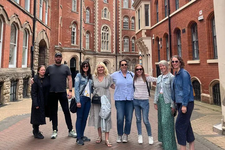 Unearth Nottingham's Tales: A Local Guide's Walking Tour