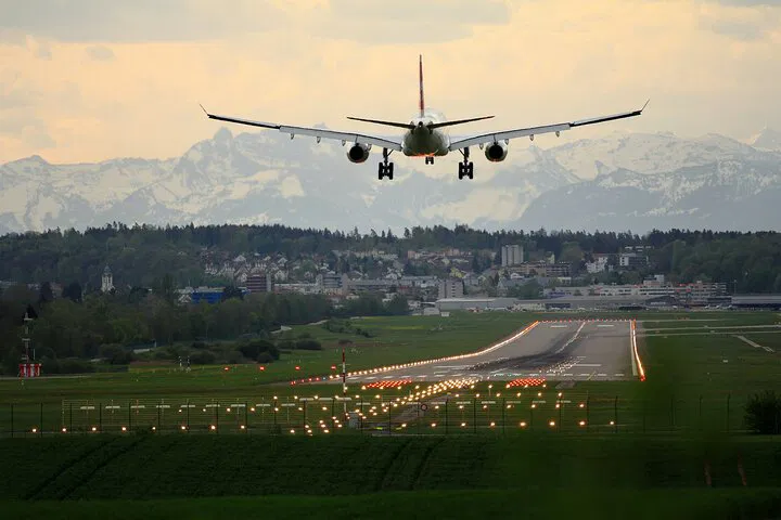 Effortless London Transfers: Luton Airport Private Car Service