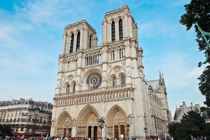 Notre Dame Exterior Tour: Audio Guide & Interior Access