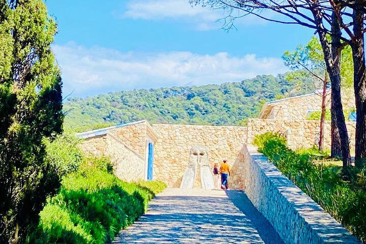 Porquerolles VIP Art & Wine Tour: Carmignac Foundation