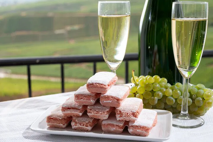 Luxury Escape: Private Transfer from Paris to Reims Champagne Region