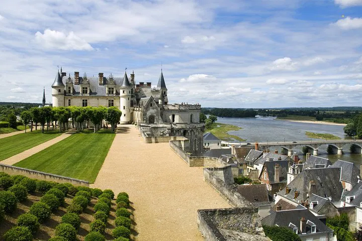 Loire Valley Castles & Wine: A Fairytale Day Trip from Paris