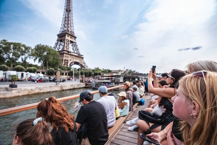 Seine River Cruise: Discover Paris' Iconic Landmarks