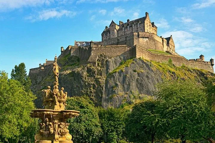 Effortless Edinburgh to Glasgow Transfer: Luxury Chauffeur Experience