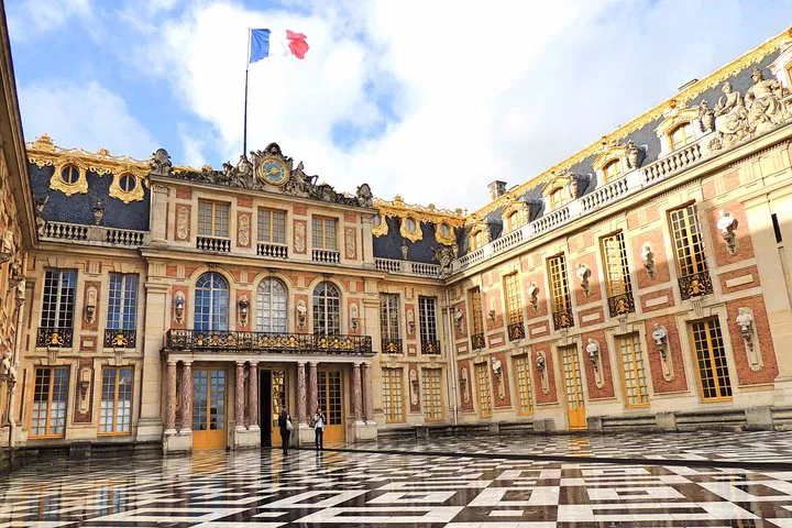 Versailles Palace: Skip-the-Line Small Group Tour from Paris