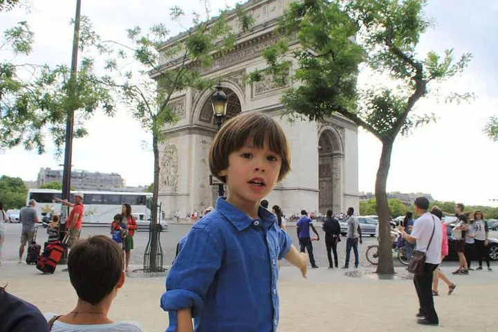 Paris Family Adventure: Private Tour & Seine Cruise for Kids!