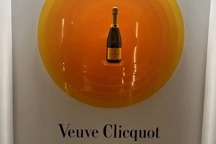 Champagne: Private Tour with Michelin Lunch & Tastings