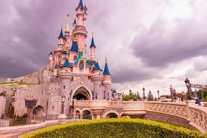 Disneyland Paris: 1-Day Ticket & Private Transfers