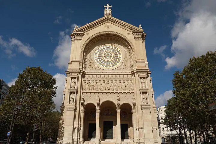 Unveiling Modern Paris: Napoleon III's Revolutionary Urban Plan