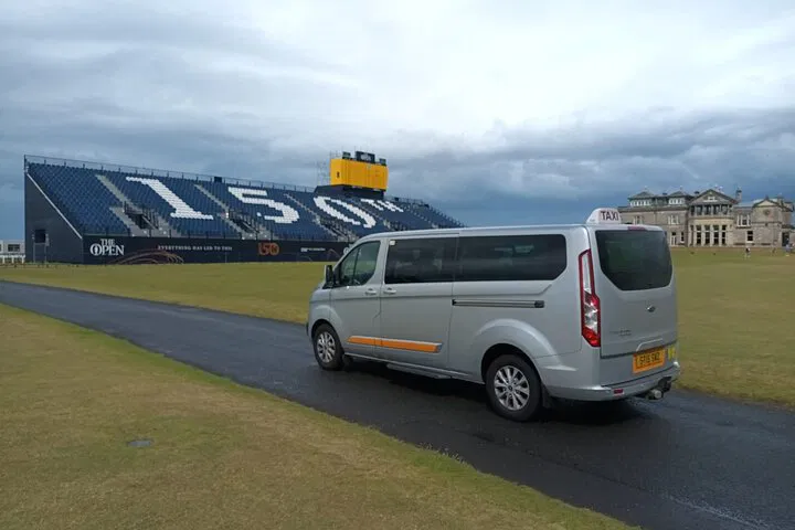 Effortless St Andrews Transfers: Airport to University, Your Local Ride Awaits!