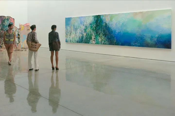 Unlock Chelsea's Art Scene: Guided Tour with a Pro Critic!
