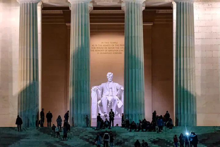 Unveiling History: Mount Vernon, Old Alexandria & DC Night Tour