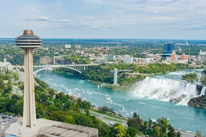 Niagara Falls USA & Canada Tour: Lunch & Boat Ride!