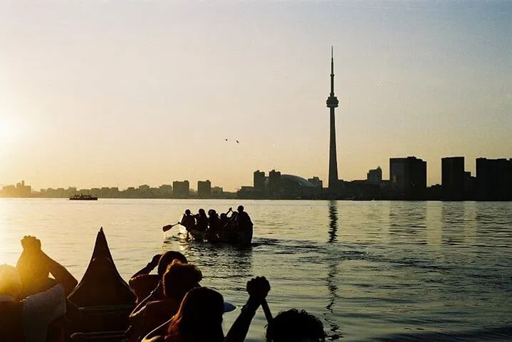 Toronto Islands: Sunset Canoe Adventure for Nature Lovers