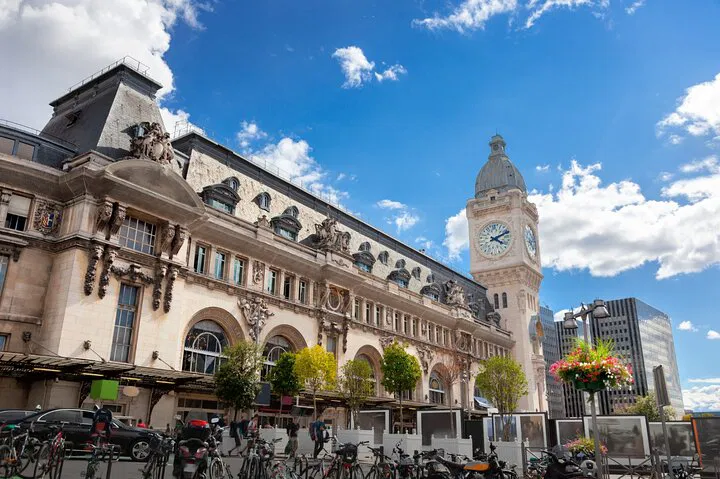 Stress-Free Paris Arrival: Private Train Station to Hotel Transfer