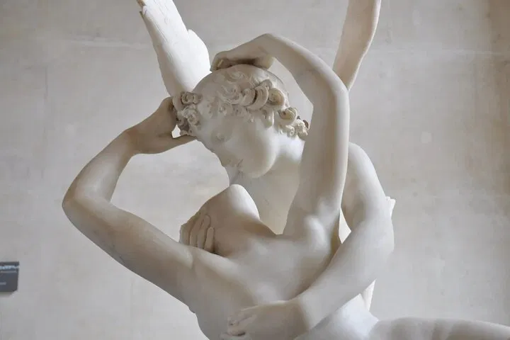 Romance Unveiled: Louvre Museum Love Stories Guided Tour