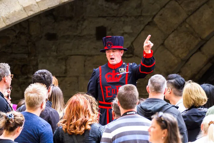 Royal London Unveiled: Changing of the Guard, Thames Cruise & Tower Secrets!