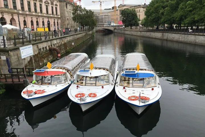 Berlin City Tour: River Cruise from Zeughaus!