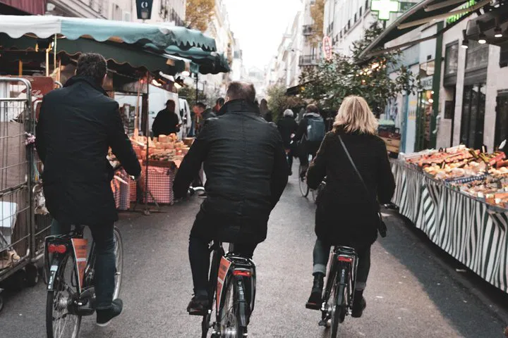 Discover Paris' Hidden Gems: A Bohemian Bike Adventure
