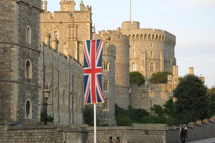 Uncover Royal History: A Private Day Trip to Windsor, Oxford & The Cotswolds