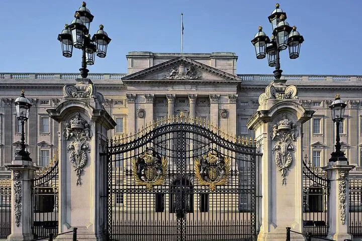 Royal London Unveiled: Buckingham Palace & Westminster Walking Tour