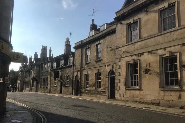Discover Stamford's Historic Pubs: A Spirited Half-Day Adventure