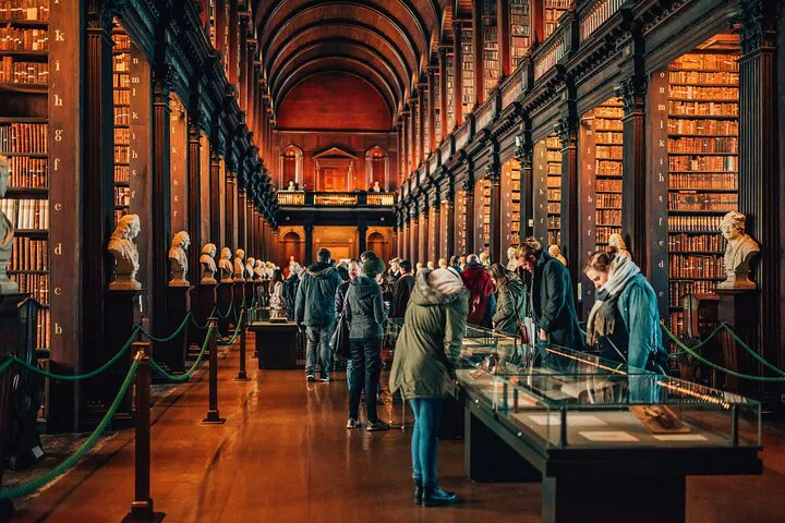 Discover Dublin's Splendor: A Luxurious Private Vehicle Tour