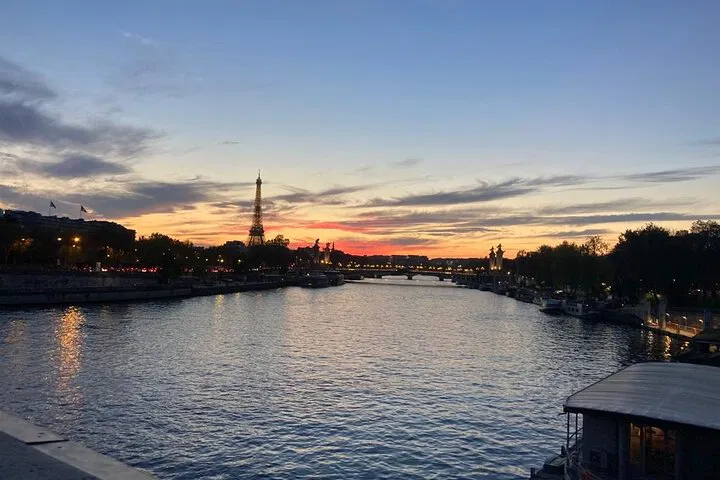 Unlock Paris: A Personalized Day with Your Local Expert