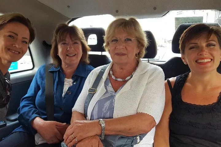 Discover London's Charm: A Personalized Taxi Adventure