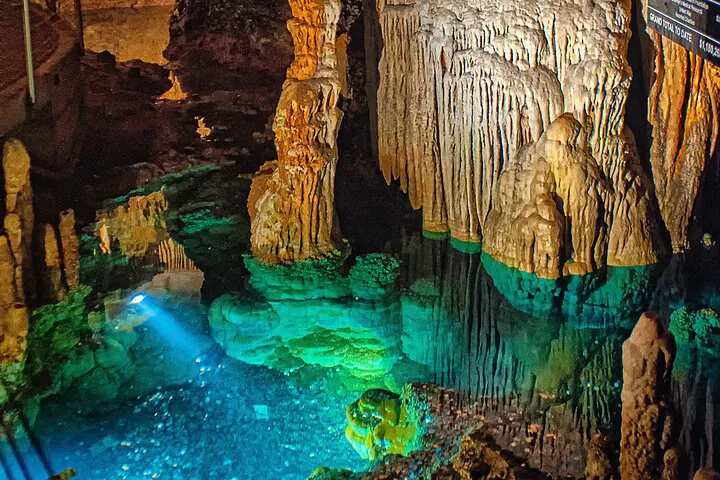 Luray Caverns: Luxurious Round Trip to a Subterranean Wonderland