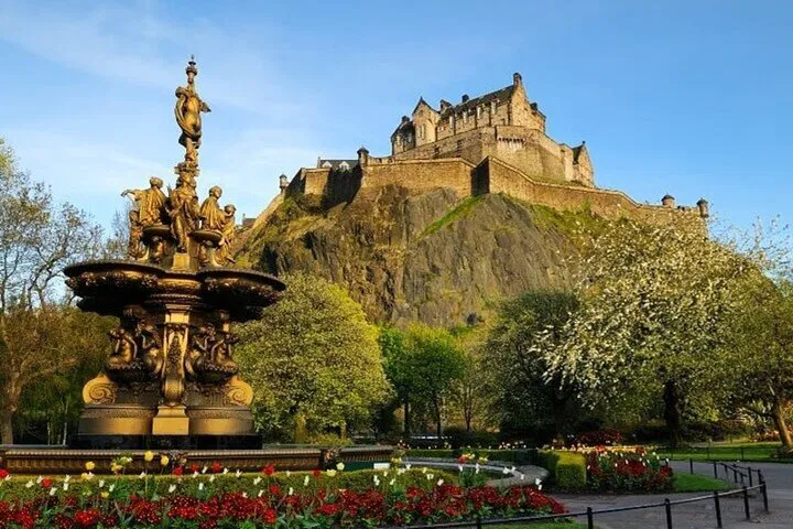 Uncover Edinburgh's Secrets: A Guided Walking Tour Through History