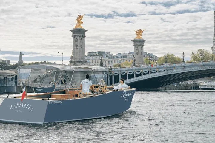 Parisian Elegance: Guided River Cruise & Walking Tour of Iconic Monuments
